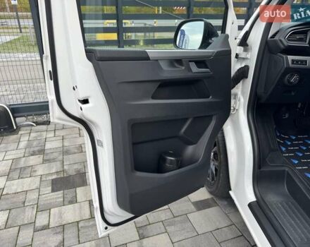 Білий Фольксваген Мультиван, об'ємом двигуна 2 л та пробігом 116 тис. км за 65900 $, фото 13 на Automoto.ua