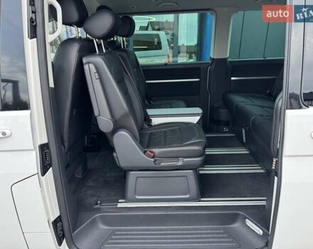 Білий Фольксваген Мультиван, об'ємом двигуна 2 л та пробігом 116 тис. км за 65900 $, фото 25 на Automoto.ua