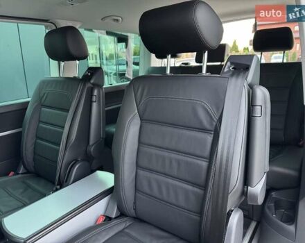 Білий Фольксваген Мультиван, об'ємом двигуна 2 л та пробігом 116 тис. км за 65900 $, фото 26 на Automoto.ua