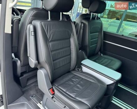 Білий Фольксваген Мультиван, об'ємом двигуна 2 л та пробігом 116 тис. км за 65900 $, фото 32 на Automoto.ua