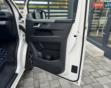 Білий Фольксваген Мультиван, об'ємом двигуна 2 л та пробігом 116 тис. км за 65900 $, фото 35 на Automoto.ua