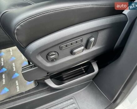 Білий Фольксваген Мультиван, об'ємом двигуна 2 л та пробігом 116 тис. км за 65900 $, фото 18 на Automoto.ua