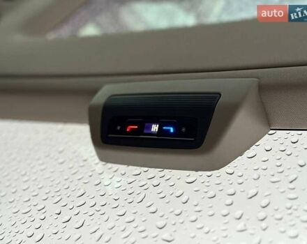 Белый Фольксваген Мультиван, объемом двигателя 2 л и пробегом 97 тыс. км за 67900 $, фото 32 на Automoto.ua