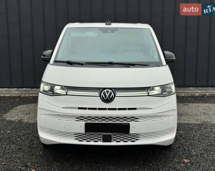 Белый Фольксваген Мультиван, объемом двигателя 2 л и пробегом 97 тыс. км за 67900 $, фото 1 на Automoto.ua