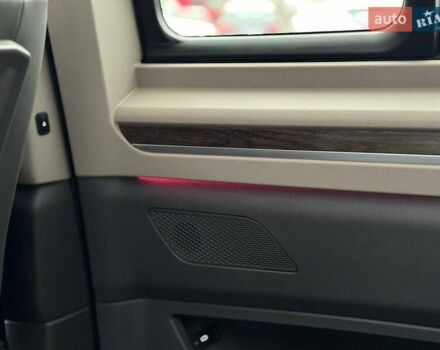 Белый Фольксваген Мультиван, объемом двигателя 2 л и пробегом 97 тыс. км за 67900 $, фото 28 на Automoto.ua