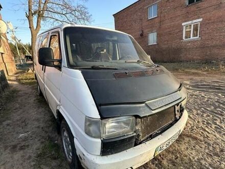 Білий Фольксваген Мультиван, об'ємом двигуна 2.5 л та пробігом 235 тис. км за 1978 $, фото 1 на Automoto.ua