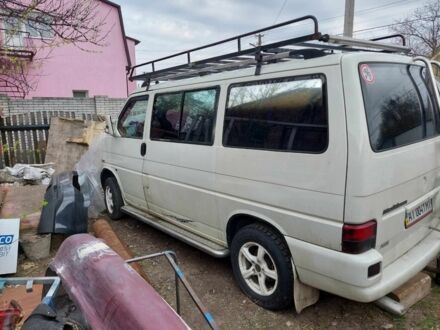 Білий Фольксваген Мультиван, об'ємом двигуна 2.4 л та пробігом 10 тис. км за 8200 $, фото 1 на Automoto.ua