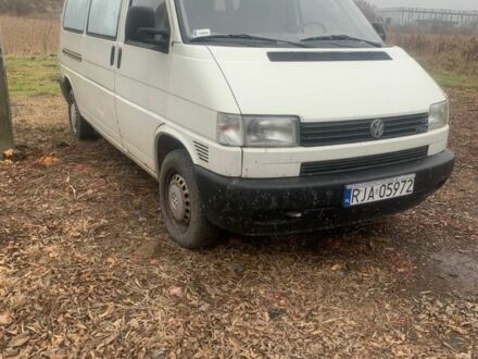 Белый Фольксваген Мультиван, объемом двигателя 0 л и пробегом 350 тыс. км за 2800 $, фото 1 на Automoto.ua