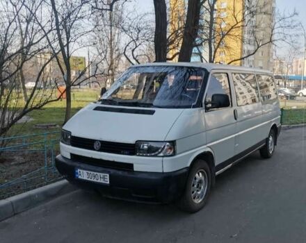 Белый Фольксваген Мультиван, объемом двигателя 2.5 л и пробегом 500 тыс. км за 2900 $, фото 1 на Automoto.ua
