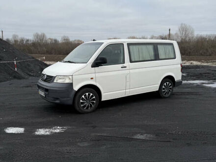 Белый Фольксваген Мультиван, объемом двигателя 1.9 л и пробегом 300 тыс. км за 8000 $, фото 1 на Automoto.ua