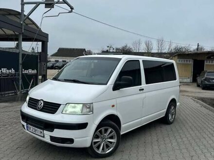 Белый Фольксваген Мультиван, объемом двигателя 1.9 л и пробегом 300 тыс. км за 6999 $, фото 1 на Automoto.ua