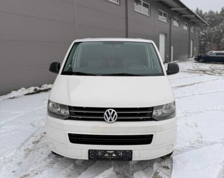 Белый Фольксваген Мультиван, объемом двигателя 2 л и пробегом 437 тыс. км за 13456 $, фото 1 на Automoto.ua