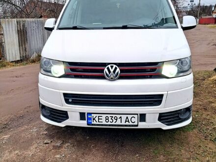 Белый Фольксваген Мультиван, объемом двигателя 2 л и пробегом 190 тыс. км за 23000 $, фото 1 на Automoto.ua