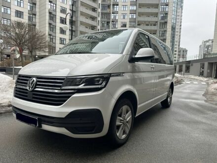 Белый Фольксваген Мультиван, объемом двигателя 2 л и пробегом 210 тыс. км за 44500 $, фото 1 на Automoto.ua