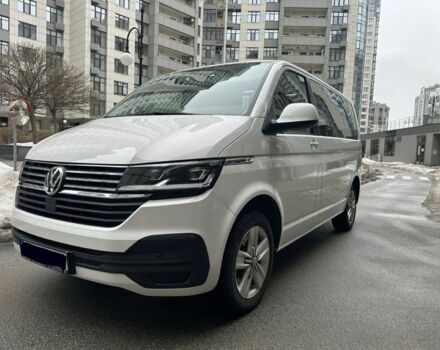 Белый Фольксваген Мультиван, объемом двигателя 2 л и пробегом 210 тыс. км за 44500 $, фото 1 на Automoto.ua