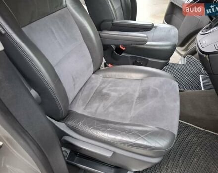 Бежевый Фольксваген Мультиван, объемом двигателя 2 л и пробегом 307 тыс. км за 19000 $, фото 30 на Automoto.ua