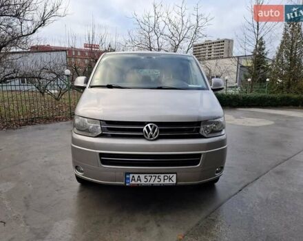 Бежевый Фольксваген Мультиван, объемом двигателя 2 л и пробегом 307 тыс. км за 19000 $, фото 2 на Automoto.ua