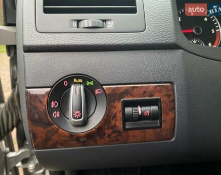 Бежевий Фольксваген Мультиван, об'ємом двигуна 1.98 л та пробігом 206 тис. км за 28500 $, фото 17 на Automoto.ua