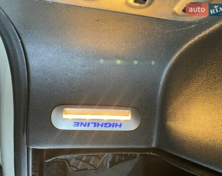 Бежевий Фольксваген Мультиван, об'ємом двигуна 1.98 л та пробігом 206 тис. км за 28500 $, фото 31 на Automoto.ua