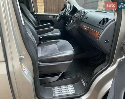 Бежевий Фольксваген Мультиван, об'ємом двигуна 1.98 л та пробігом 206 тис. км за 28500 $, фото 22 на Automoto.ua