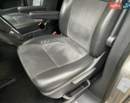 Бежевий Фольксваген Мультиван, об'ємом двигуна 1.98 л та пробігом 206 тис. км за 28500 $, фото 12 на Automoto.ua