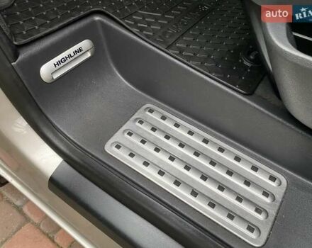 Бежевий Фольксваген Мультиван, об'ємом двигуна 1.98 л та пробігом 206 тис. км за 28500 $, фото 18 на Automoto.ua