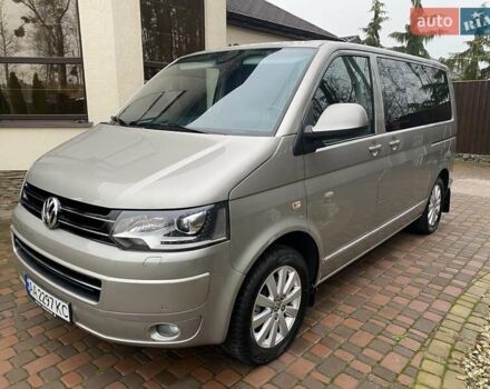 Бежевий Фольксваген Мультиван, об'ємом двигуна 1.98 л та пробігом 206 тис. км за 28500 $, фото 1 на Automoto.ua