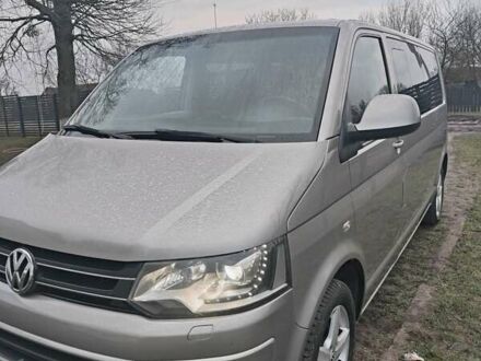 Бежевый Фольксваген Мультиван, объемом двигателя 1.97 л и пробегом 253 тыс. км за 23200 $, фото 1 на Automoto.ua