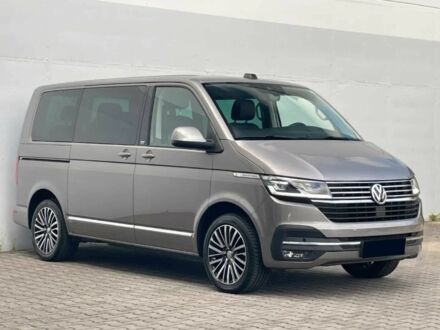 Бежевый Фольксваген Мультиван, объемом двигателя 2 л и пробегом 34 тыс. км за 34600 $, фото 1 на Automoto.ua