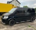 Черный Фольксваген Мультиван, объемом двигателя 2.5 л и пробегом 350 тыс. км за 19000 $, фото 1 на Automoto.ua