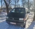 Черный Фольксваген Мультиван, объемом двигателя 2.4 л и пробегом 300 тыс. км за 2900 $, фото 1 на Automoto.ua