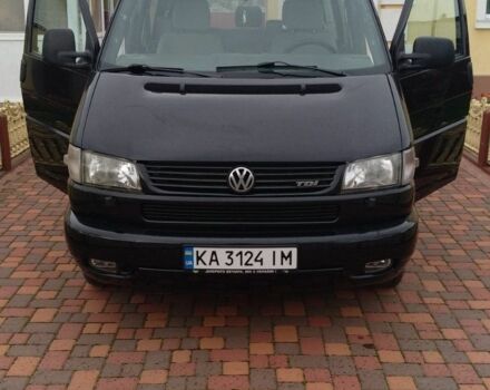 Черный Фольксваген Мультиван, объемом двигателя 2.5 л и пробегом 333 тыс. км за 11500 $, фото 1 на Automoto.ua