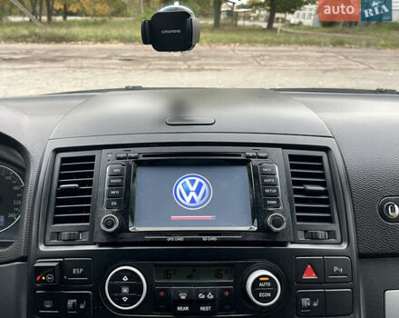 Черный Фольксваген Мультиван, объемом двигателя 3.2 л и пробегом 256 тыс. км за 15400 $, фото 9 на Automoto.ua