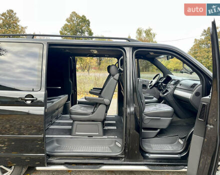 Черный Фольксваген Мультиван, объемом двигателя 3.2 л и пробегом 256 тыс. км за 15400 $, фото 17 на Automoto.ua