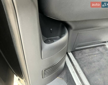 Черный Фольксваген Мультиван, объемом двигателя 3.2 л и пробегом 256 тыс. км за 15400 $, фото 20 на Automoto.ua