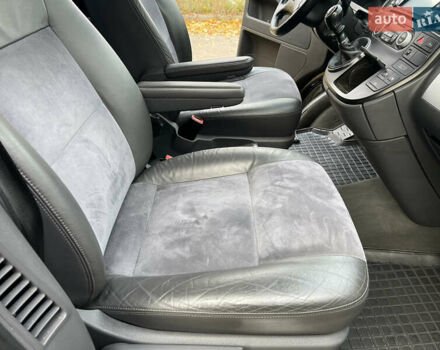 Черный Фольксваген Мультиван, объемом двигателя 3.2 л и пробегом 256 тыс. км за 15400 $, фото 14 на Automoto.ua