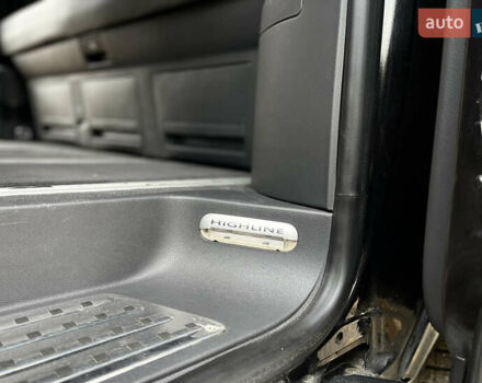 Черный Фольксваген Мультиван, объемом двигателя 3.2 л и пробегом 256 тыс. км за 15400 $, фото 25 на Automoto.ua