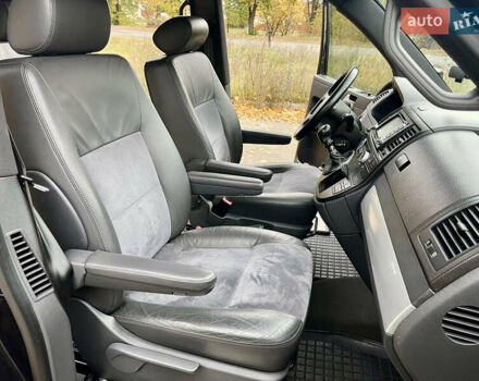 Черный Фольксваген Мультиван, объемом двигателя 3.2 л и пробегом 256 тыс. км за 15400 $, фото 15 на Automoto.ua