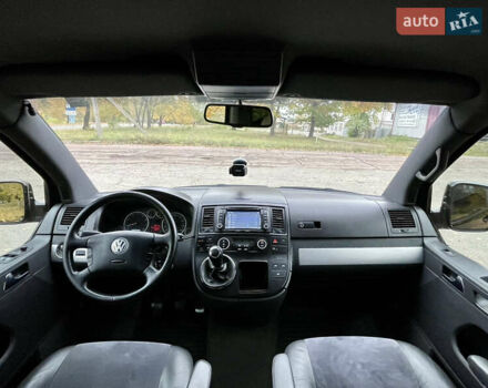 Черный Фольксваген Мультиван, объемом двигателя 3.2 л и пробегом 256 тыс. км за 15400 $, фото 12 на Automoto.ua