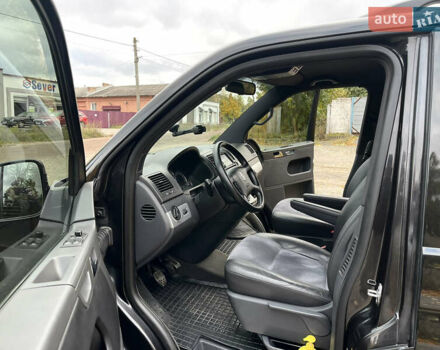 Черный Фольксваген Мультиван, объемом двигателя 3.2 л и пробегом 256 тыс. км за 15400 $, фото 6 на Automoto.ua