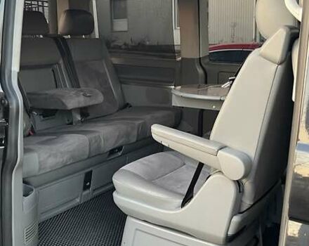 Черный Фольксваген Мультиван, объемом двигателя 2.5 л и пробегом 377 тыс. км за 11990 $, фото 6 на Automoto.ua