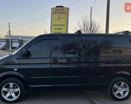 Черный Фольксваген Мультиван, объемом двигателя 2.5 л и пробегом 377 тыс. км за 11990 $, фото 1 на Automoto.ua