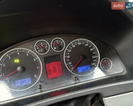 Черный Фольксваген Мультиван, объемом двигателя 3.2 л и пробегом 305 тыс. км за 8700 $, фото 19 на Automoto.ua