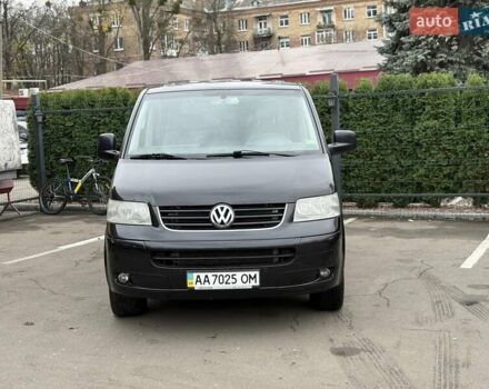 Черный Фольксваген Мультиван, объемом двигателя 3.2 л и пробегом 305 тыс. км за 8700 $, фото 1 на Automoto.ua