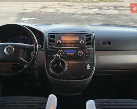 Черный Фольксваген Мультиван, объемом двигателя 2.5 л и пробегом 377 тыс. км за 11990 $, фото 15 на Automoto.ua