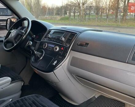 Черный Фольксваген Мультиван, объемом двигателя 2.5 л и пробегом 377 тыс. км за 11990 $, фото 3 на Automoto.ua