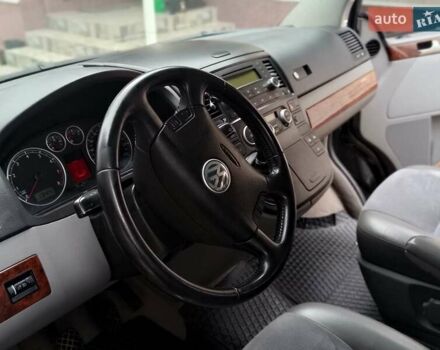 Черный Фольксваген Мультиван, объемом двигателя 3.19 л и пробегом 330 тыс. км за 13800 $, фото 14 на Automoto.ua