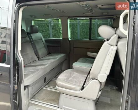 Черный Фольксваген Мультиван, объемом двигателя 3.2 л и пробегом 305 тыс. км за 8700 $, фото 9 на Automoto.ua