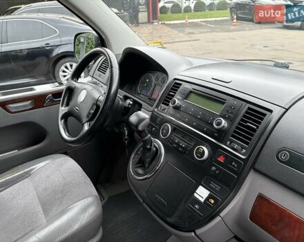 Черный Фольксваген Мультиван, объемом двигателя 3.2 л и пробегом 305 тыс. км за 8700 $, фото 8 на Automoto.ua