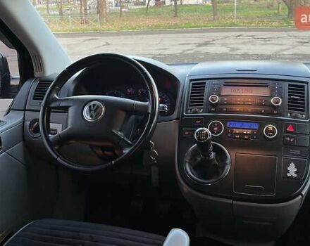 Черный Фольксваген Мультиван, объемом двигателя 2.5 л и пробегом 377 тыс. км за 11990 $, фото 16 на Automoto.ua